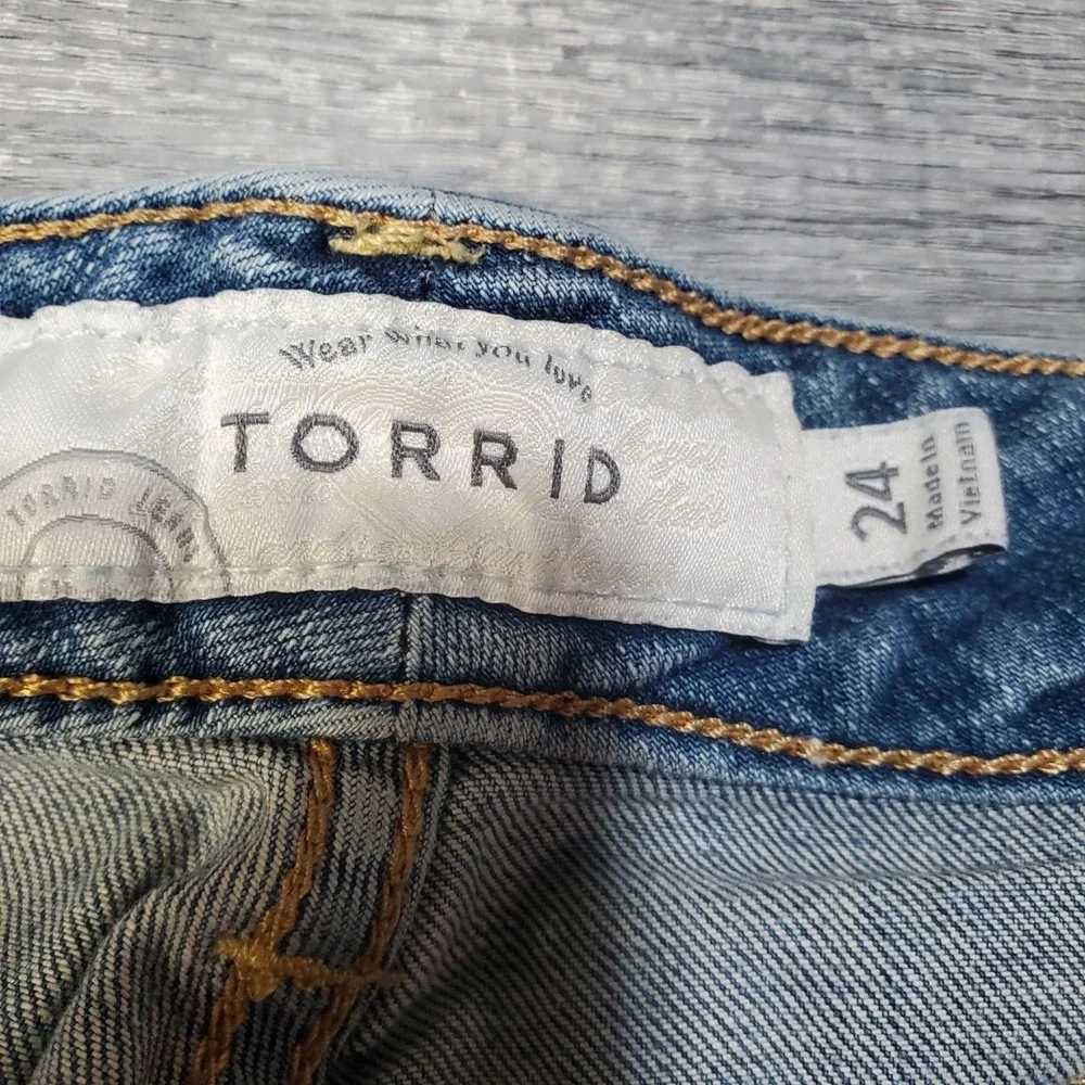 Torrid Feel The Fit Vintage Stretch Denim Bermuda Shorts Women 24W Blue Utility